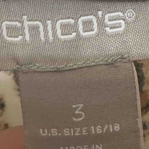 Chico’s Satin Animal Print Lightweight Blouse Size 16-18 - Picture 3 of 4